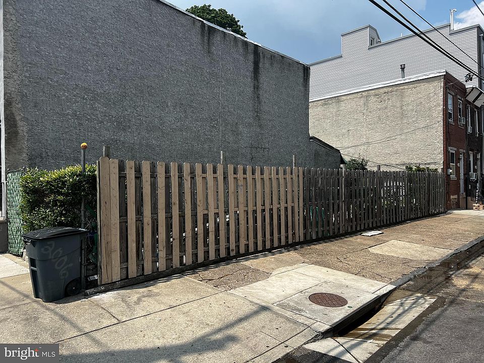 2nd image of 2816 Amber St