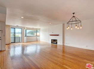 18 N Venice Blvd APT D, Venice, CA 90291