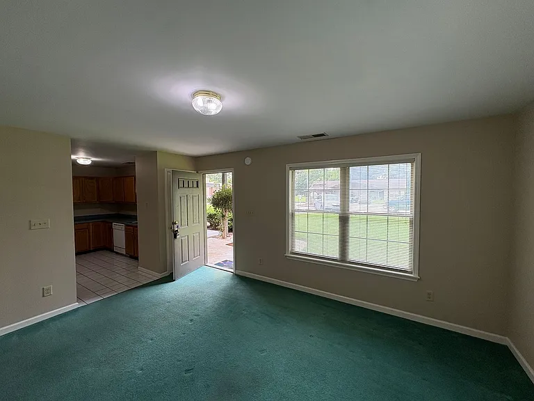 108 Meyer St #7 — Photo 2