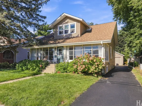 1617 N Riverside Dr, McHenry, IL 60050