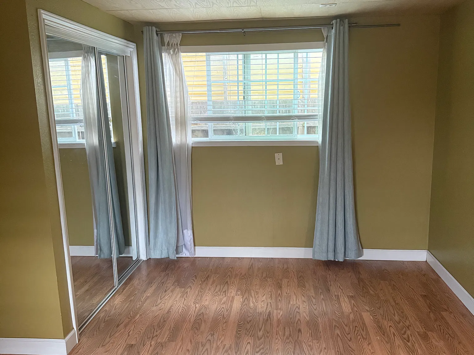 1 bed, 425 sqft, $2,200 — Photo 2