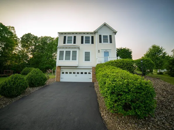 106 Lockwood Dr, Morgantown, WV 26508