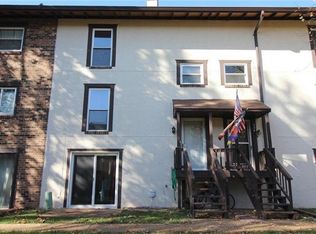 323 Carmel Woods Dr, Ellisville, MO 63021
