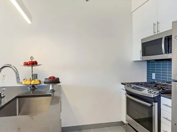 180 Myrtle Avenue image 4 of 17