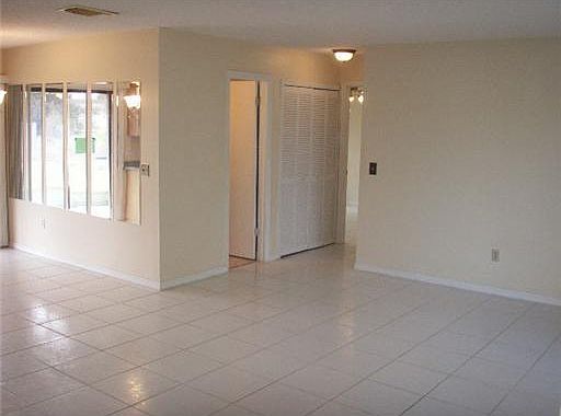 4th image of 950 SE CLEARY Terrace