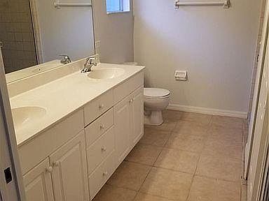 3rd image of 1033 SE 11th St