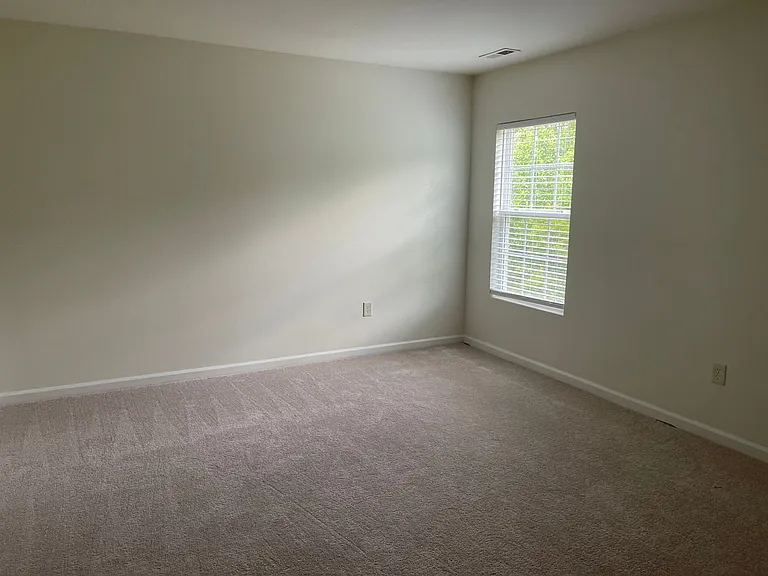 4806 Swanns Mill Dr — Photo 10