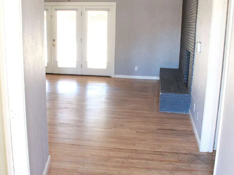 5677 N Millbrook Ave — Photo 3