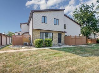 227 E Woodlawn Rd, New Lenox, IL 60451