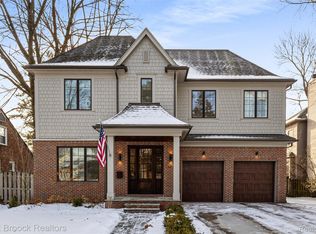 864 Chestnut St, Birmingham, MI 48009