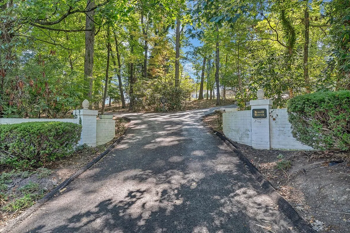 4 bed, 3913 sqft, $3,500 — Photo 3
