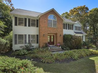 6 Pinewood Dr, New Fairfield, CT 06812