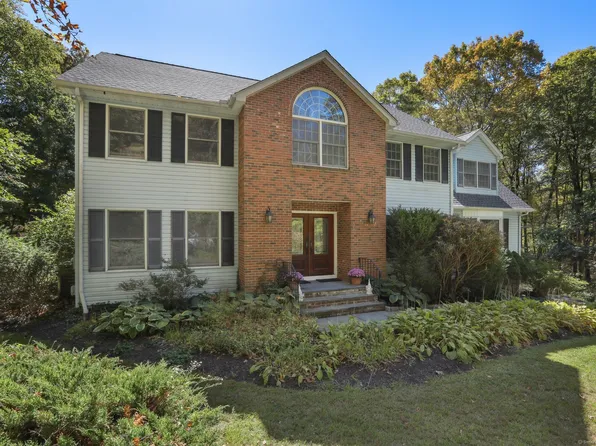 6 Pinewood Drive, New Fairfield, CT 06812