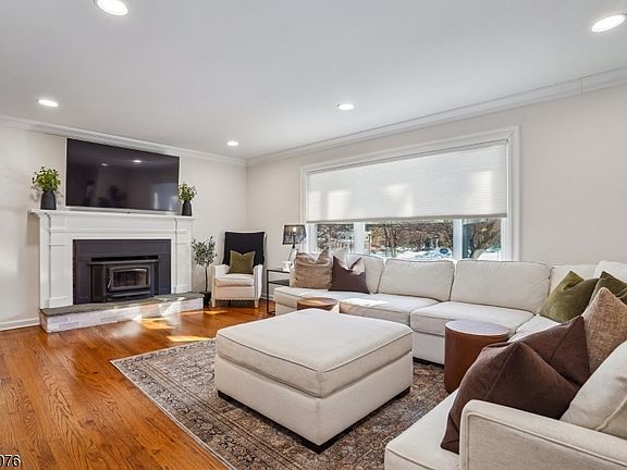 3rd image of 1 Briarcliff Rd