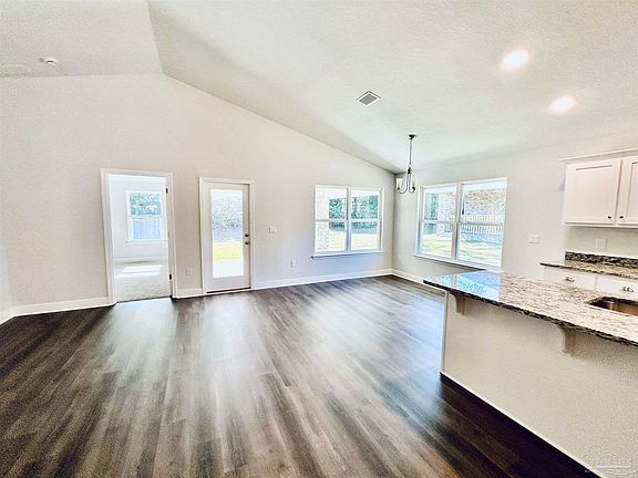4th image of 601 Halcyon Cir #1A