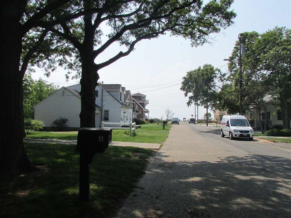 2nd image of 8 Beverly Rd