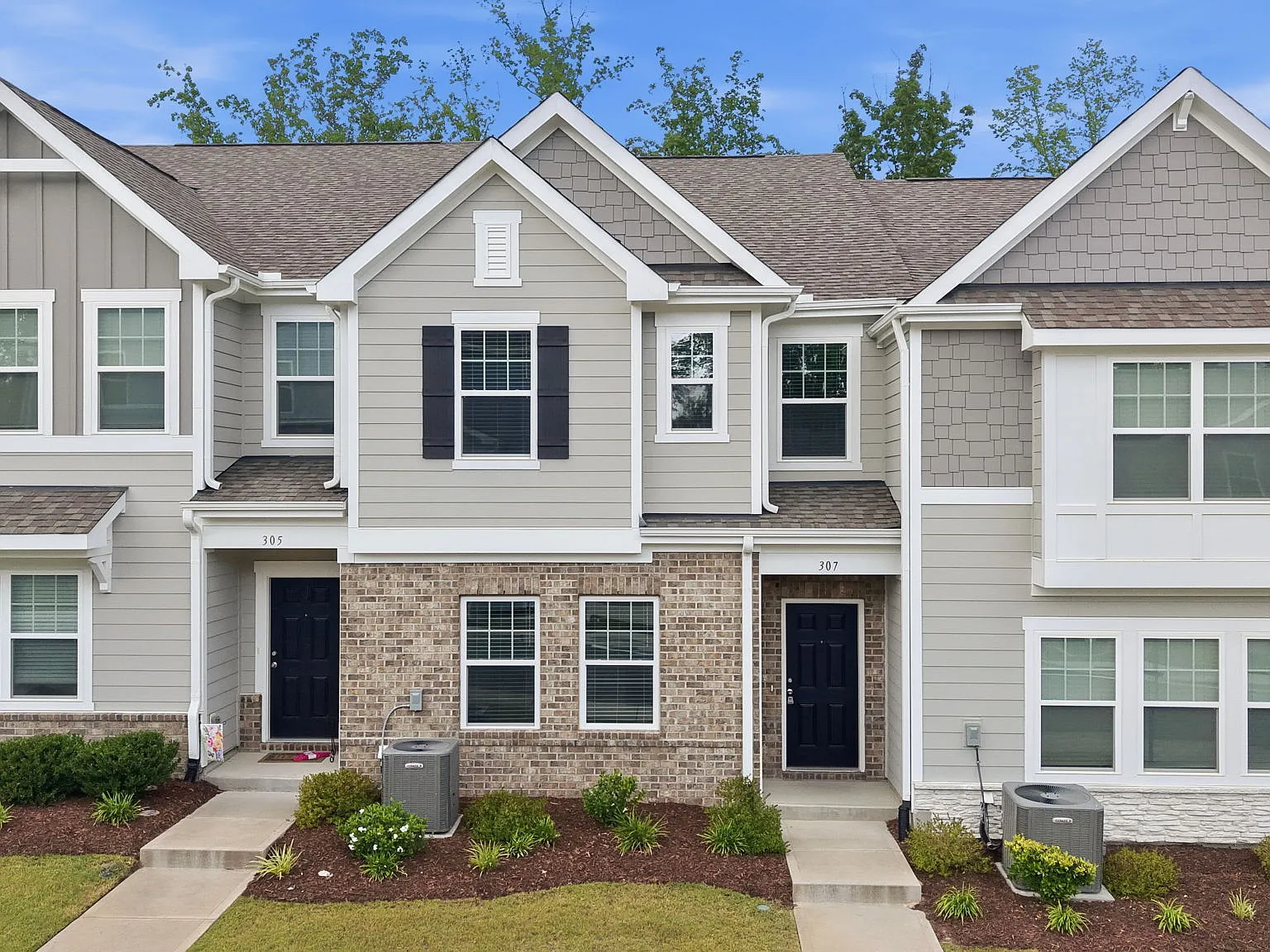 3 bed, 2.5 bath, 1814 sqft, $2,295 — Photo 3