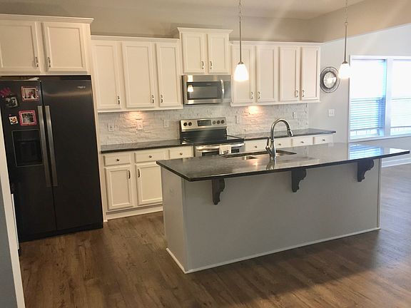 Kitchen with Breakfast Bar