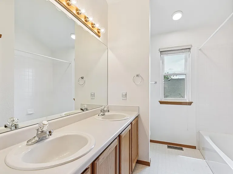 12756 Utica Cir — Photo 23