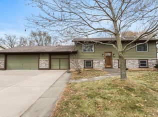633 Sand Creek Dr NW, Coon Rapids, MN 55448