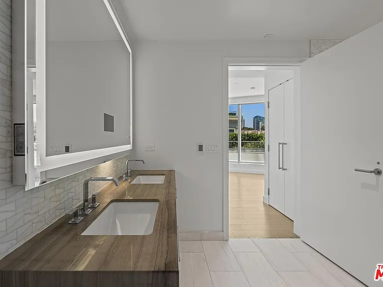 888 W East St #202 — Photo 35