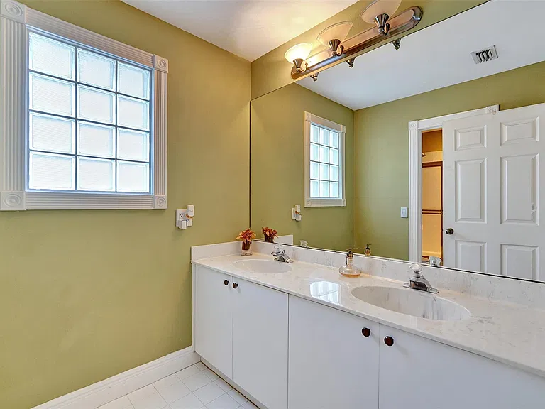 10902 Tamoron Ln — Photo 43
