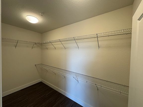 4th image of 421 NE 29th St #B1