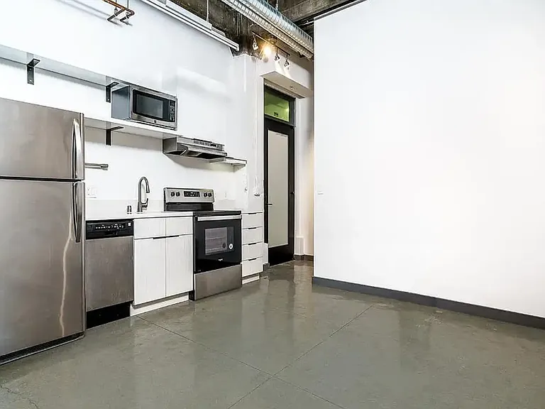 1411 Valencia St — Photo 3
