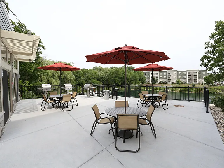 Mammoth Springs Apartments & Townhomes — Photo 25