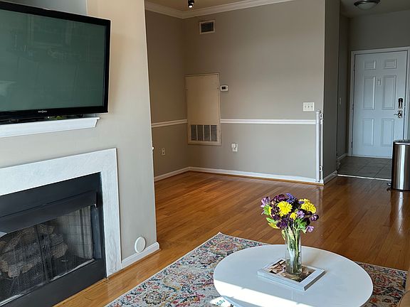 3rd image of 2465 Army Navy Dr APT 407