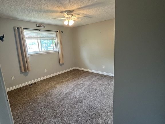 5th image of 4735 Nelson St