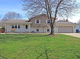 238 N Colonial Dr, Cortland, OH