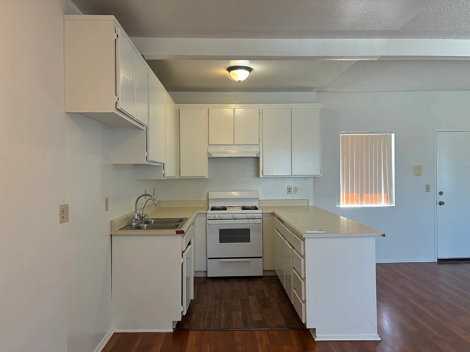 1 bed, 640 sqft, $1,975 — Photo 2