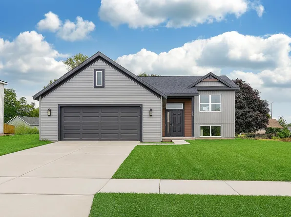 98 Chase Ct NW, Kent City, MI 49330