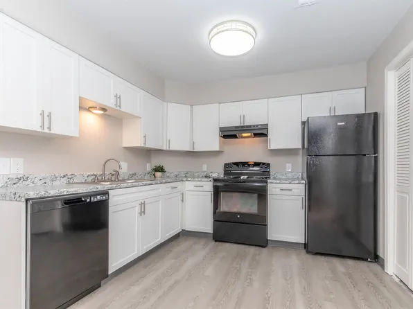 ROLLING HILLS AT ELM CREEK