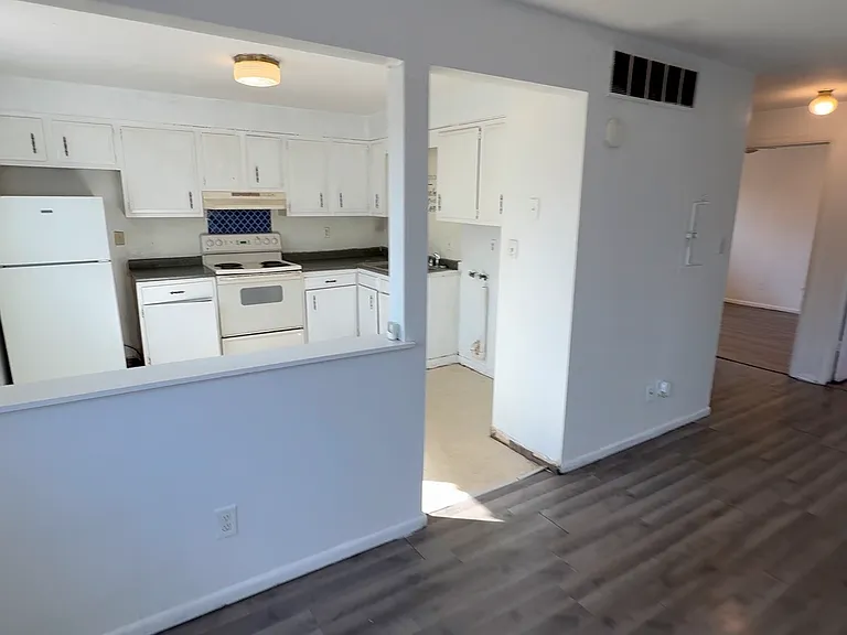 3318 W Sylvan Ln #3318 — Photo 1