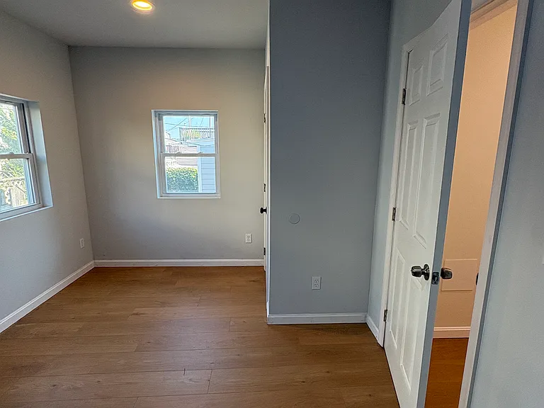 209 S Chapel St — Photo 28