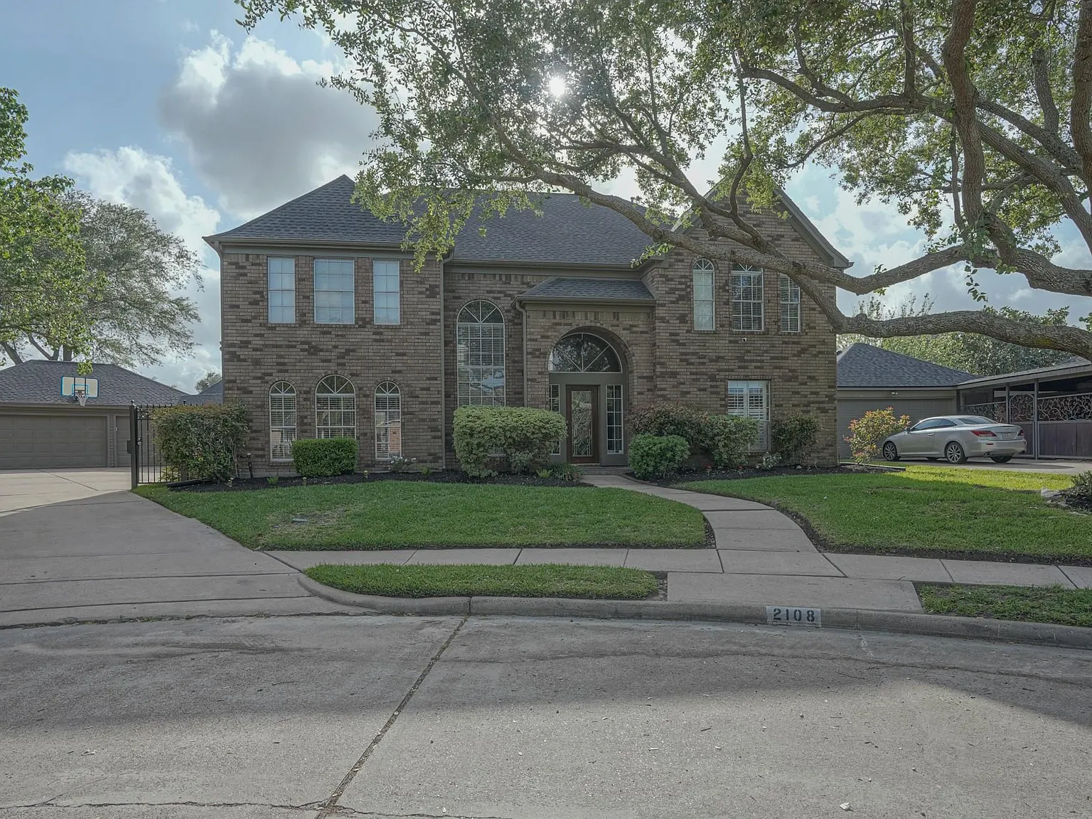 5 bed, 3.5 bath, 3707 sqft, $4,750 — Photo 1