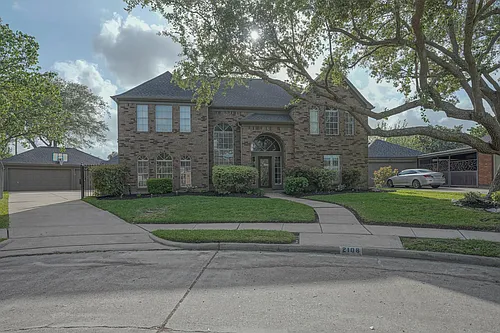 2108 Lakeway Dr Photo 1
