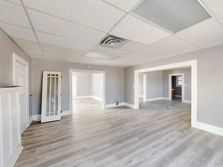 409 W Main St — Photo 9