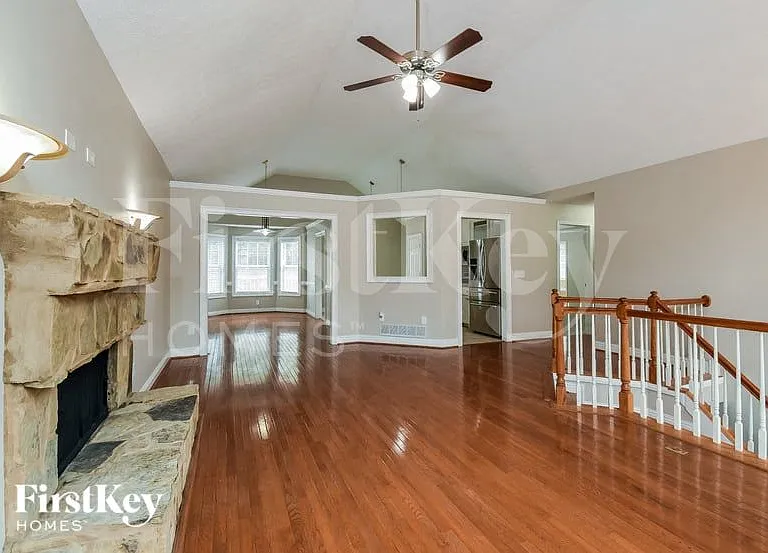 1229 Winsley Ct SW — Photo 4