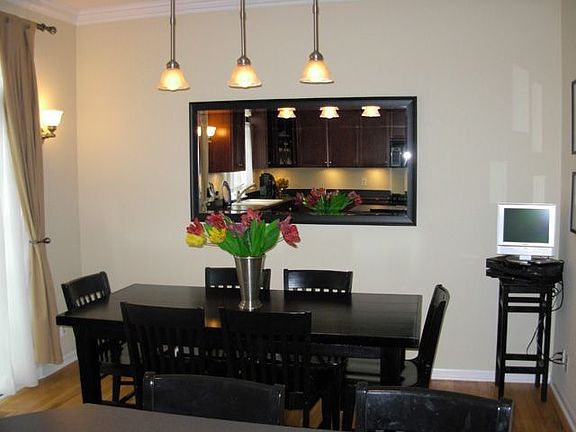 Large Breakfast Area in Kitchen
