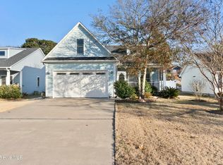 128 NE 9th St, Oak Island, NC 28465