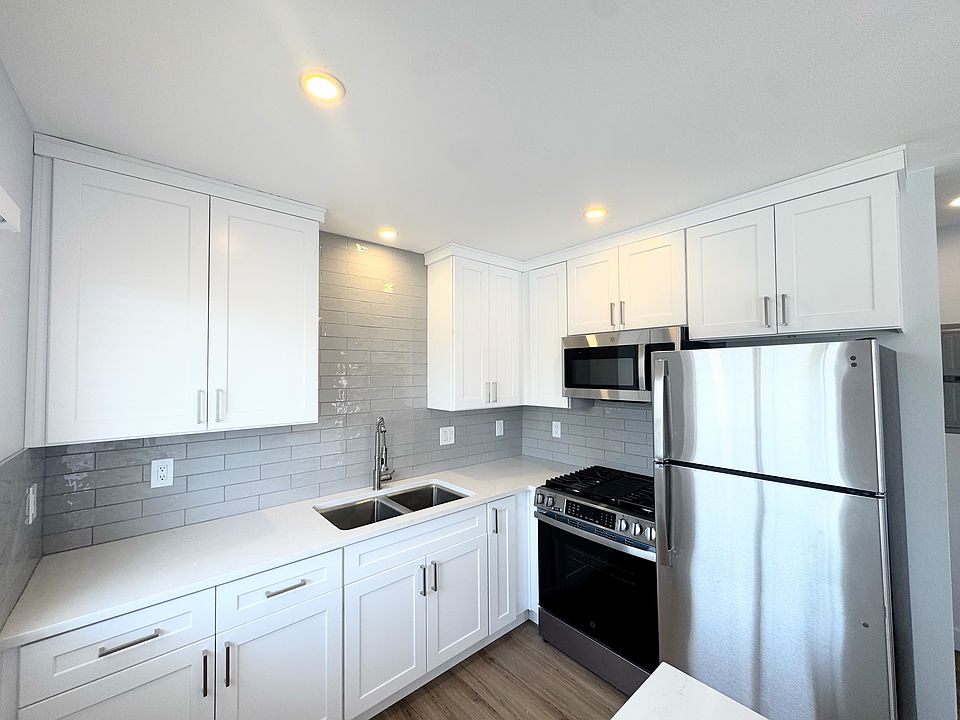 1st image of 1921 Colonia Pl