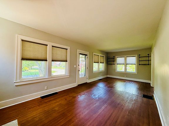 3rd image of 3101 Teal Ave