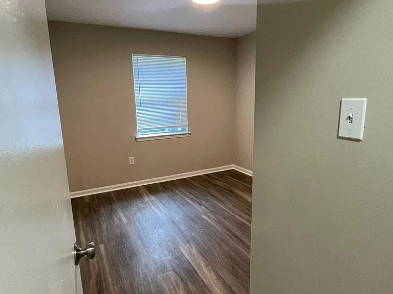 3665 Royal Wood Dr — Photo 8