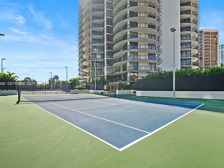 2843 S Bayshore Dr #P4-F — Photo 24
