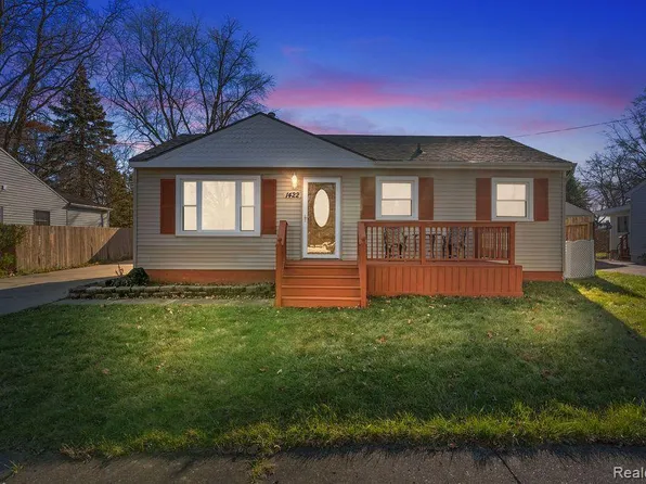 1422 Gram St, Burton, MI 48529