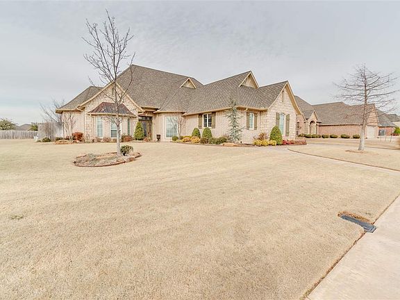 3rd image of 3704 NE Eastlake Dr