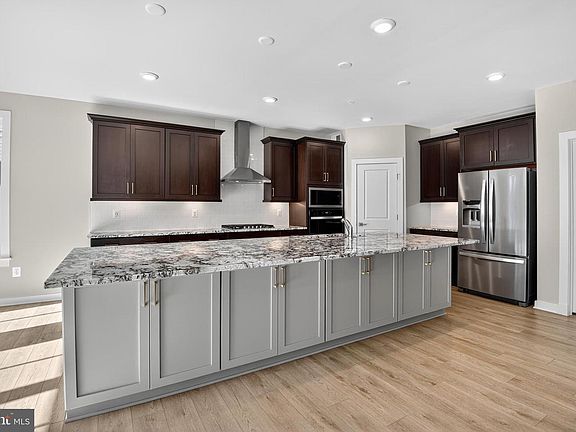 2nd image of 15917 Hyde Park Pl
